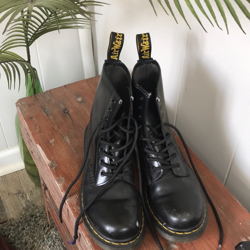 Black dr martens